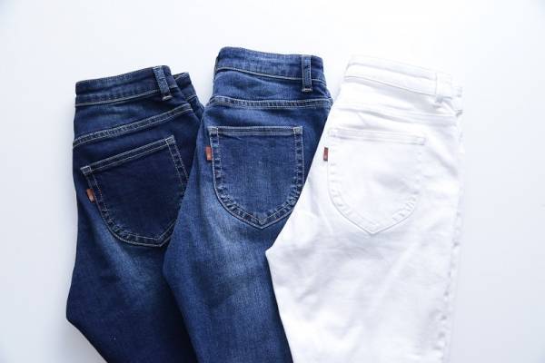 あの定番人気ストレッチデニムのアンクル丈がさらにバージョンアップして新登場しました！[PR]