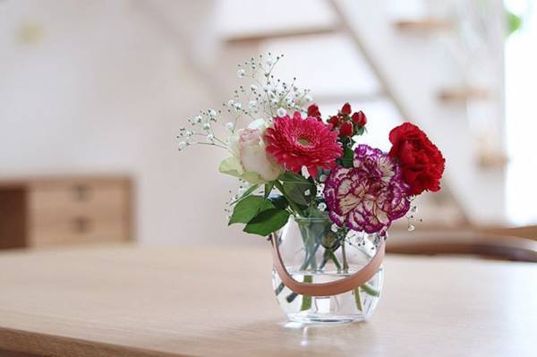 【インスタグラマーさんのものえらび】彩り添えるフラワーベースのある暮らし[PR]