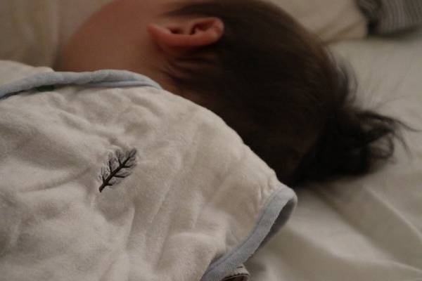 あらためて実感！季節の変わり目にベビーを守る「スリーパー」[PR]