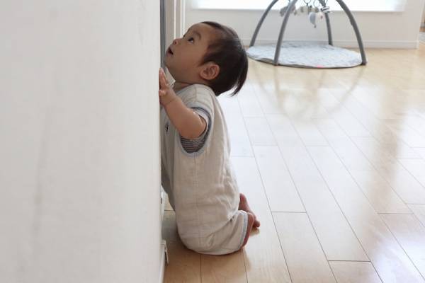 あらためて実感！季節の変わり目にベビーを守る「スリーパー」[PR]