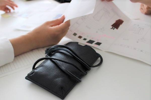 「スマホポーチショルダー」実際どう使ってるの？アンジェスタッフに聞いてみました[PR]