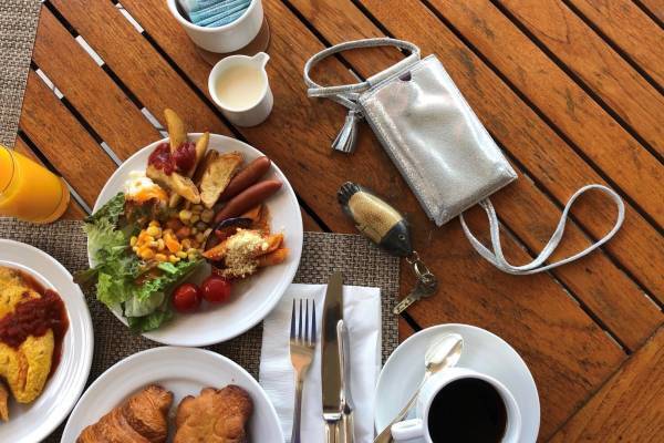 「スマホポーチショルダー」実際どう使ってるの？アンジェスタッフに聞いてみました[PR]