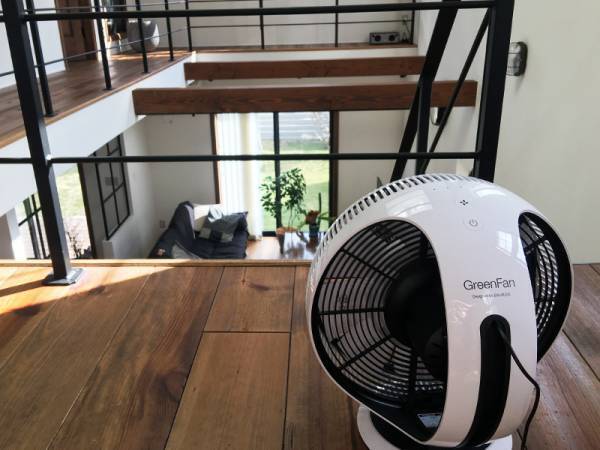 バルミューダの進化系扇風機「GreenFan Cirq（グリーンファン・サーキュ）」が1年中大活躍！