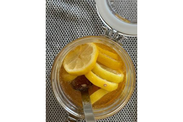 ジメジメした季節に飲みたくなる！　自家製「レモンシロップ漬け」の作り方
