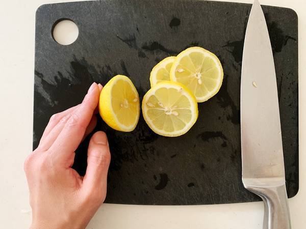 ジメジメした季節に飲みたくなる！　自家製「レモンシロップ漬け」の作り方