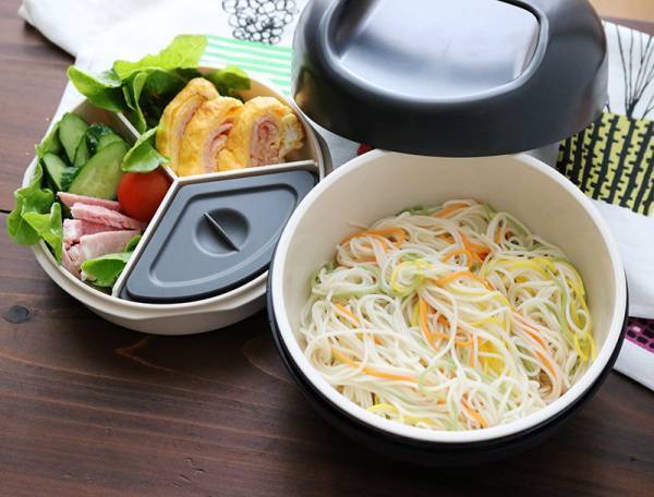 夏休み中のママのお悩み「学童弁当」、バリエ豊富な『麺弁当』が使える！