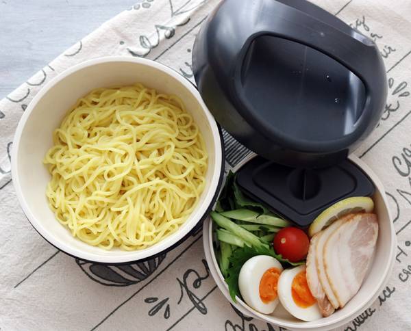 夏休み中のママのお悩み「学童弁当」、バリエ豊富な『麺弁当』が使える！