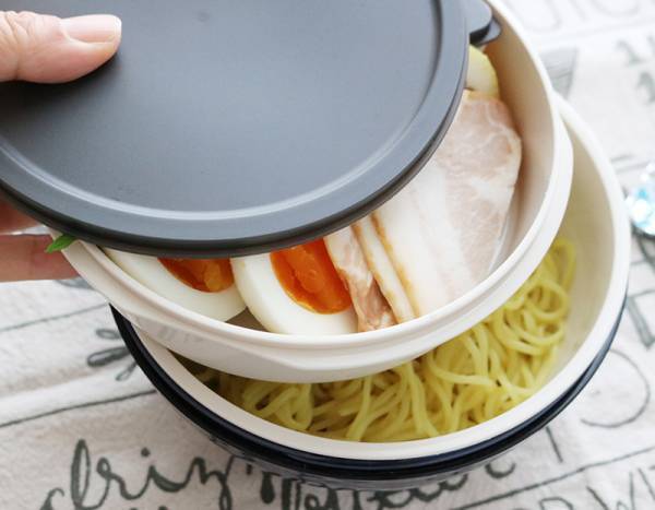 夏休み中のママのお悩み「学童弁当」、バリエ豊富な『麺弁当』が使える！