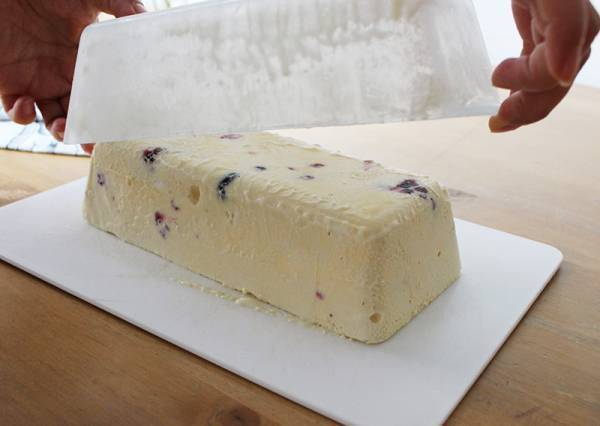 混ぜて冷やすだけの簡単アイスケーキ「セミフレッド」の作り方