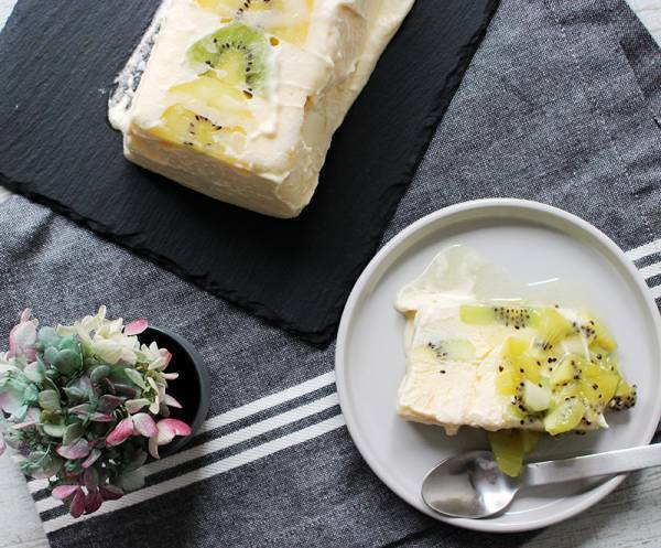 混ぜて冷やすだけの簡単アイスケーキ「セミフレッド」の作り方