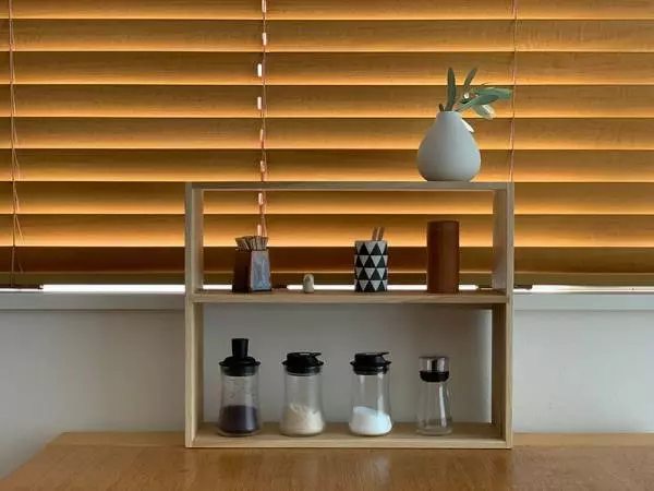 インテリアと家事動線を美しく。「見せ置きできる食器棚」楢材キッチンシェルフ＜前編＞