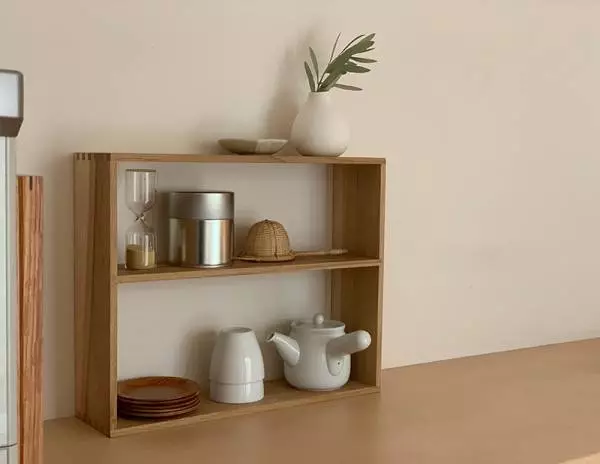 インテリアと家事動線を美しく。「見せ置きできる食器棚」楢材キッチンシェルフ<前編>