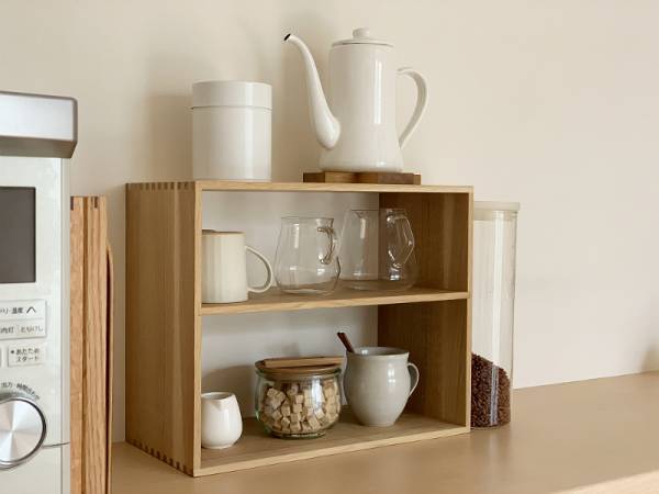 インテリアと家事動線を美しく。「見せ置きできる食器棚」楢材キッチンシェルフL【後編】[PR]