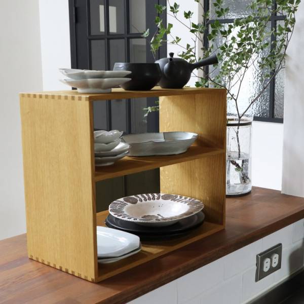インテリアと家事動線を美しく。「見せ置きできる食器棚」楢材キッチンシェルフL【後編】[PR]