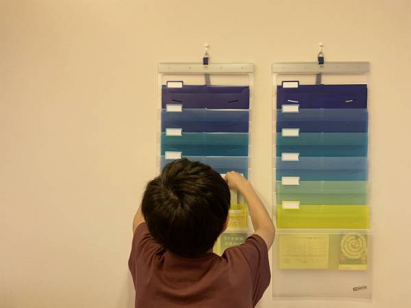 カラフル書類収納Esselte＜エセルテ＞。スウェーデン生まれの文房具で夏休みの宿題を「見える化」しよう。[PR]