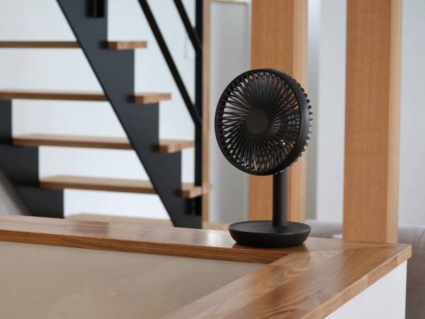 小回りの効く扇風機「ルーメナー」で、お家で過ごす夏も快適に。[PR]
