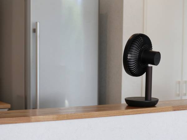 小回りの効く扇風機「ルーメナー」で、お家で過ごす夏も快適に。[PR]