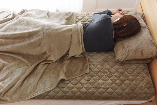 シリーズ累計30万枚突破！伝説の「#朝ベッドから出られなくなる毛布」が今年も登場しました[PR]