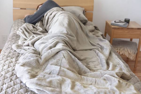 シリーズ累計30万枚突破！伝説の「#朝ベッドから出られなくなる毛布」が今年も登場しました[PR]