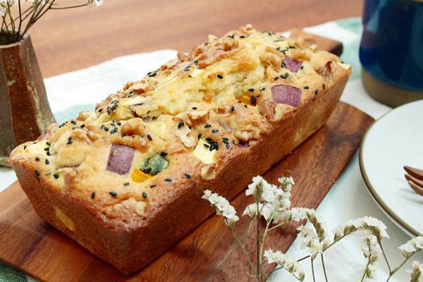 ホットケーキミックスで簡単！「サツマイモとカボチャのパウンドケーキ」