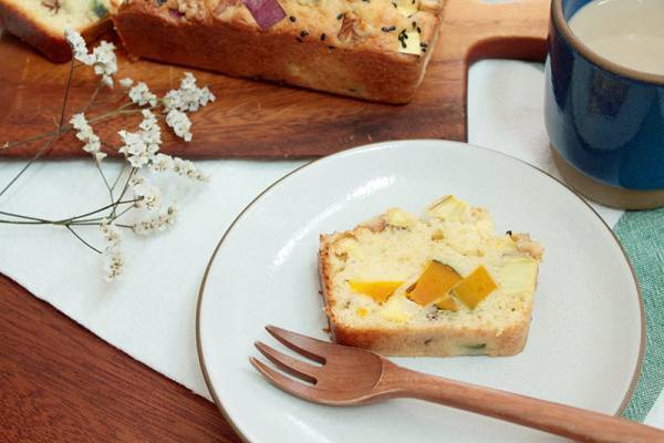 ホットケーキミックスで簡単！「サツマイモとカボチャのパウンドケーキ」