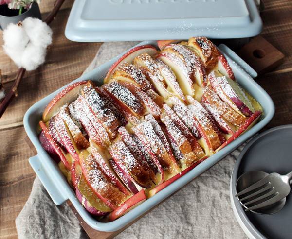 子どもにも安心の簡単手作りスイーツ！  リンゴとさつまいものパンプディングのレシピ