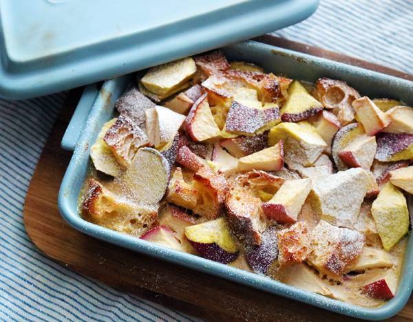 子どもにも安心の簡単手作りスイーツ！  リンゴとさつまいものパンプディングのレシピ