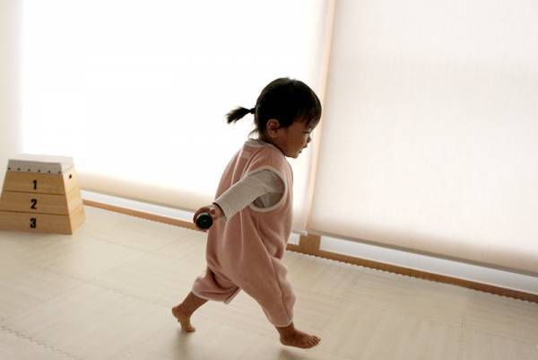 イヤイヤ期の娘もニッコリ。今年の秋冬スリーパーはコレに決まり！[PR]