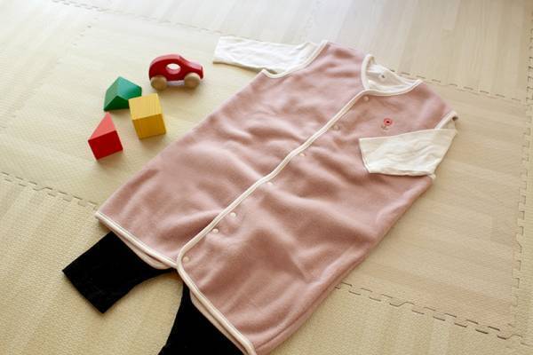 イヤイヤ期の娘もニッコリ。今年の秋冬スリーパーはコレに決まり！[PR]