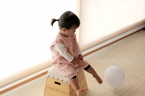 イヤイヤ期の娘もニッコリ。今年の秋冬スリーパーはコレに決まり！[PR]