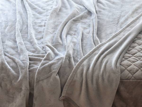 新旧の違いにビックリ！わが家にとって2度目の「伝説の毛布」[PR]