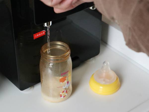 市販のペットボトルで気軽に叶う！憧れのウォーターサーバー生活[PR]