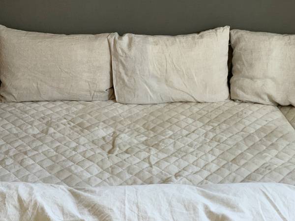 あの「伝説の毛布」からボックスシーツ型が新登場！この冬、無敵なベッドルームを。[PR]