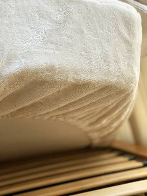 あの「伝説の毛布」からボックスシーツ型が新登場！この冬、無敵なベッドルームを。[PR]