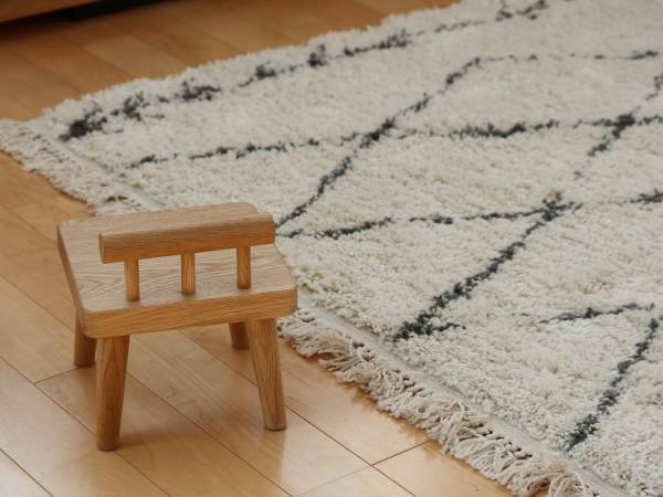 1歳の誕生日に選びたい　木のぬくもり感じる「こども椅子」