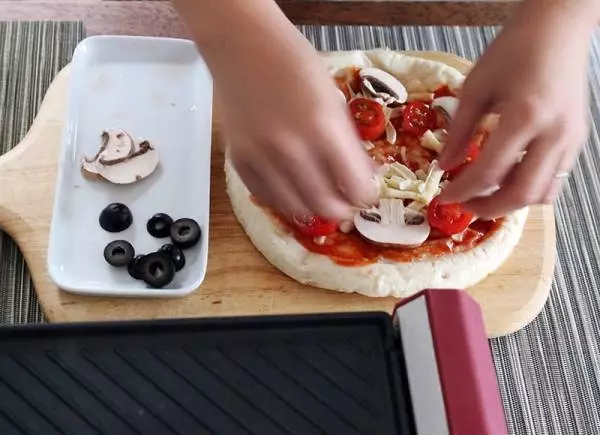 チーズとろ〜りが叶う「おうちラクレットメーカー」、今年はピザも楽しめます!