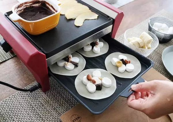 ラクレットメーカーで楽しむ「チョコフォンデュ&スモア風ピザ」