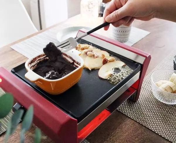 ラクレットメーカーで楽しむ「チョコフォンデュ&スモア風ピザ」