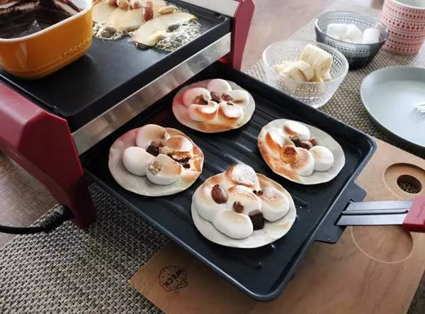 ラクレットメーカーで楽しむ「チョコフォンデュ&スモア風ピザ」