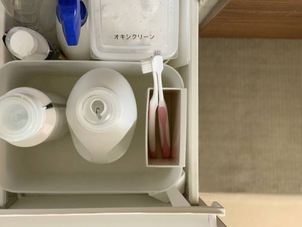 大掃除に欠かせない！J型お掃除ブラシでいつも届かない場所もラクラクきれいに。[PR]