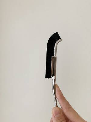 大掃除に欠かせない！J型お掃除ブラシでいつも届かない場所もラクラクきれいに。[PR]