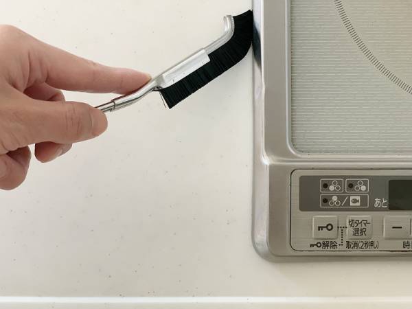 大掃除に欠かせない！J型お掃除ブラシでいつも届かない場所もラクラクきれいに。[PR]