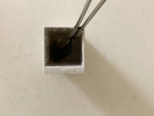 大掃除に欠かせない！J型お掃除ブラシでいつも届かない場所もラクラクきれいに。[PR]