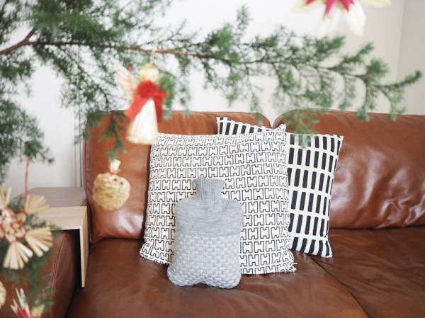 冬の暮らしのお供に。どんなシーンでも活躍してくれる、国産ニットの湯たんぽ[PR]