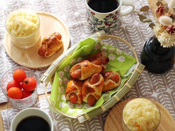 朝食にぴったり！ 野菜たっぷりケークサレ＆ウインナーロールのレシピ　