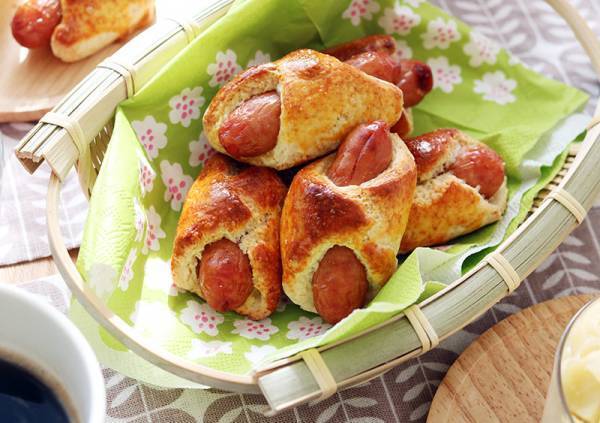 朝食にぴったり！ 野菜たっぷりケークサレ＆ウインナーロールのレシピ　