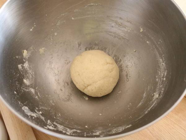 朝食にぴったり！ 野菜たっぷりケークサレ＆ウインナーロールのレシピ　