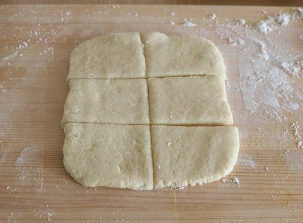 朝食にぴったり！ 野菜たっぷりケークサレ＆ウインナーロールのレシピ　