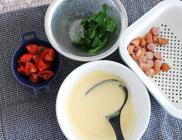 朝食にぴったり！ 野菜たっぷりケークサレ＆ウインナーロールのレシピ　