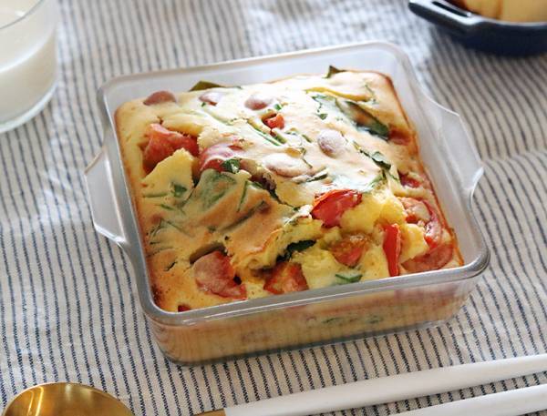 朝食にぴったり！ 野菜たっぷりケークサレ＆ウインナーロールのレシピ　